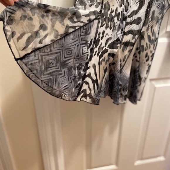 Vivian Wong Sheer Button Blouse - Picture 4 of 4